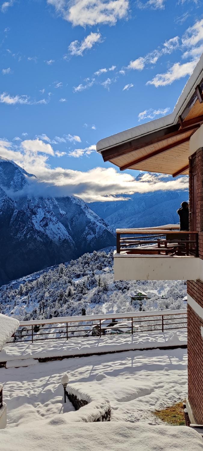 Property building, Natural landscape, Winter, Mountain view, Mountain view, Seasons, Sunrise