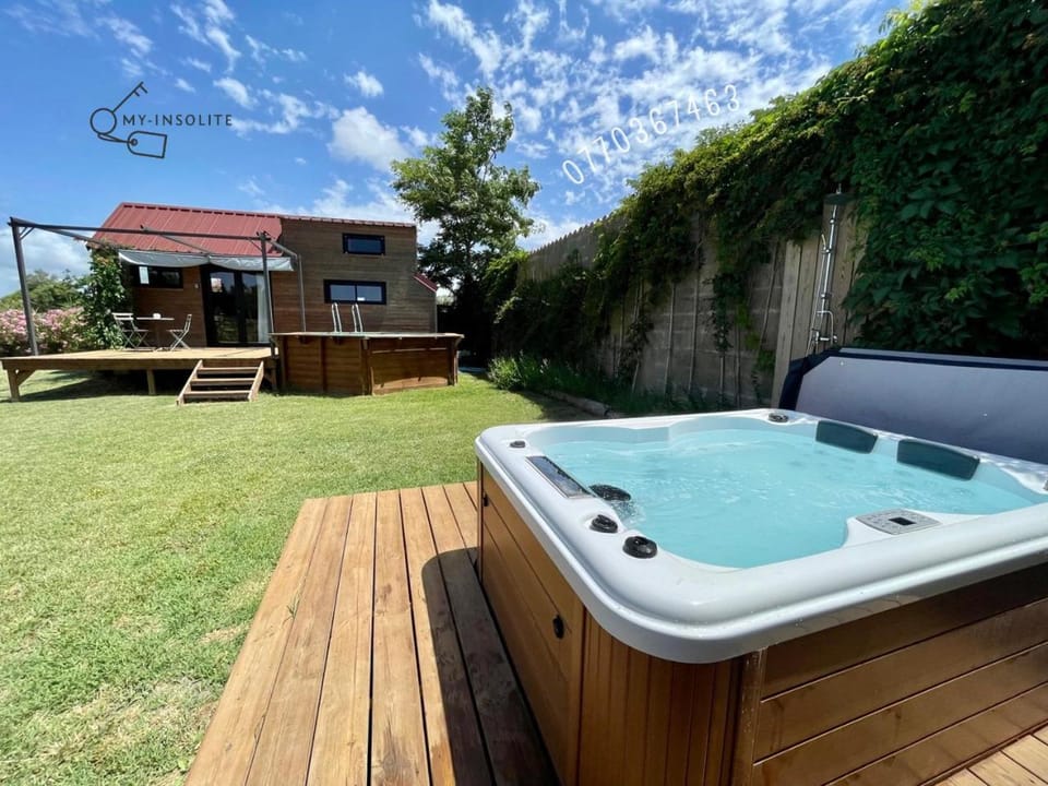 myinsolite - Tiny-house, jacuzzi, brasero, piscine Chalet in Le Grau-du-Roi