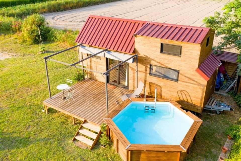 Property building, Garden view, Pool view, Swimming pool