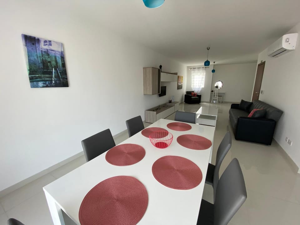 TV and multimedia, Living room, Dining area