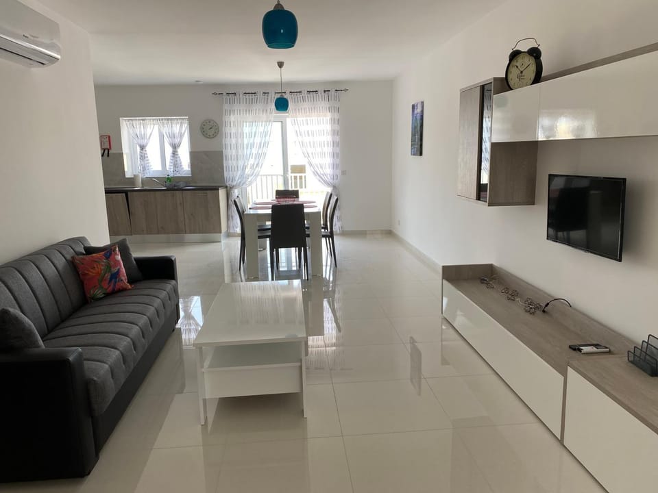 TV and multimedia, Living room, Dining area