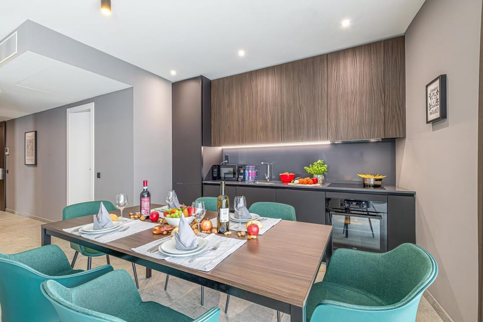 Kitchen or kitchenette, Dining area, air conditioner