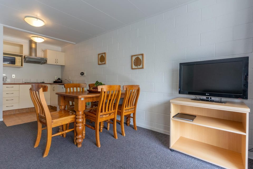 TV and multimedia, Kitchen or kitchenette, Dining area