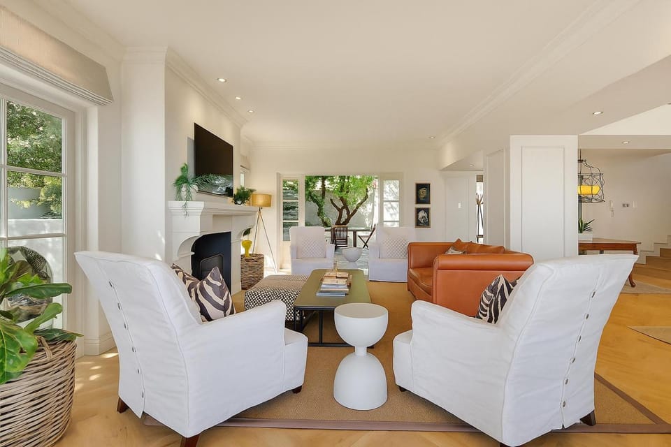 Camps Bay Luxury Family Retreat, Lush & Stylish Bed and Breakfast in Camps Bay