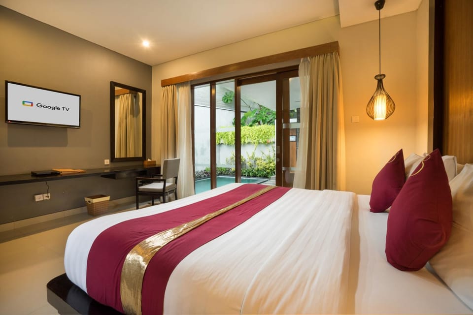 Bed, TV and multimedia, Bedroom