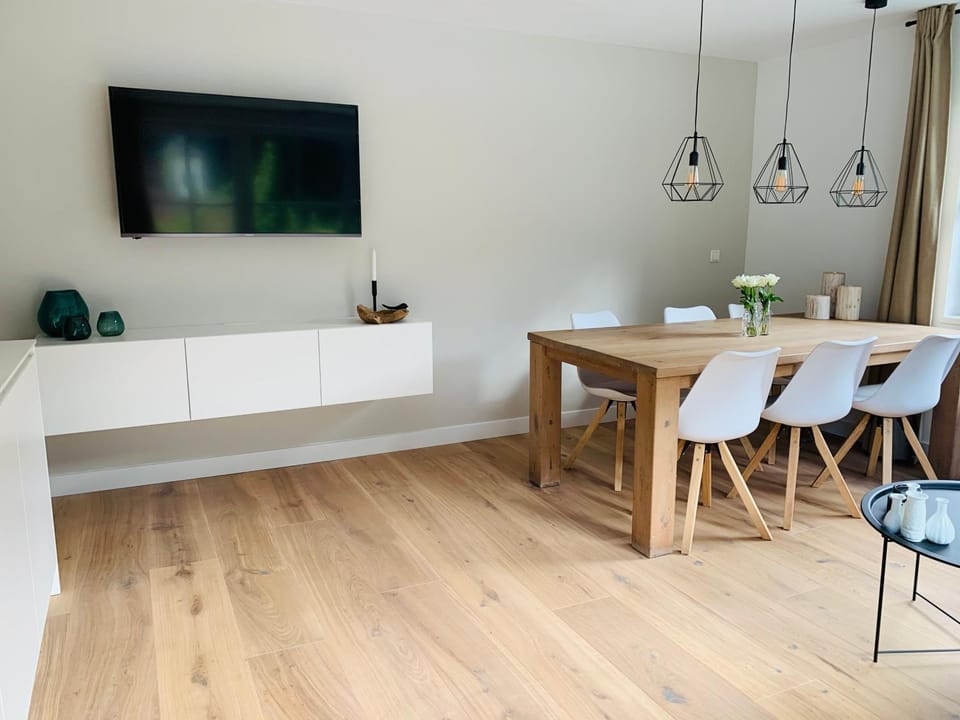 TV and multimedia, Dining area