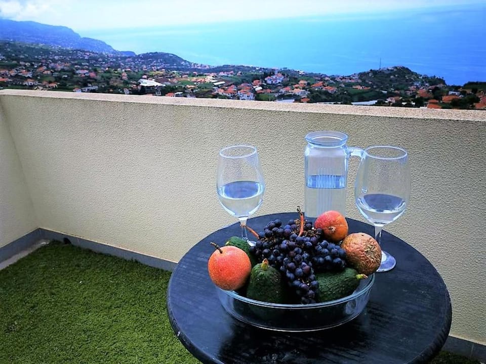 Balcony/Terrace, Food and drinks