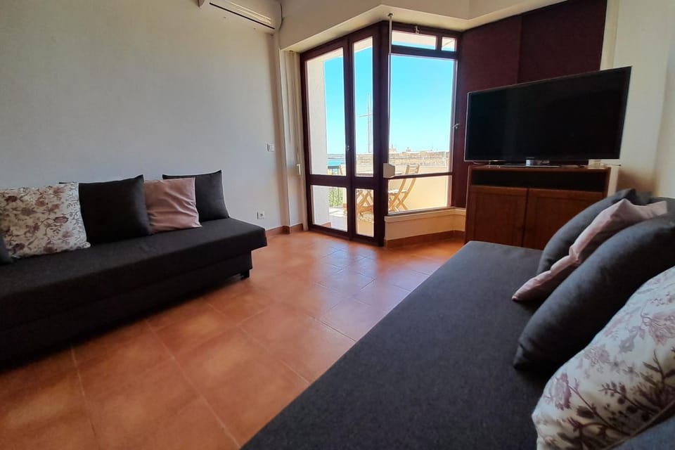 Fortaleza 1BDR Apartment W/Balcony by LovelyStay Apartment in Portimao