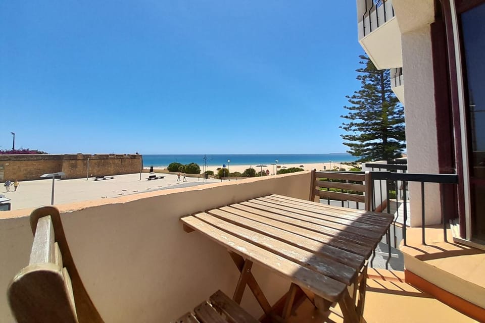 Fortaleza 1BDR Apartment W/Balcony by LovelyStay Apartment in Portimao