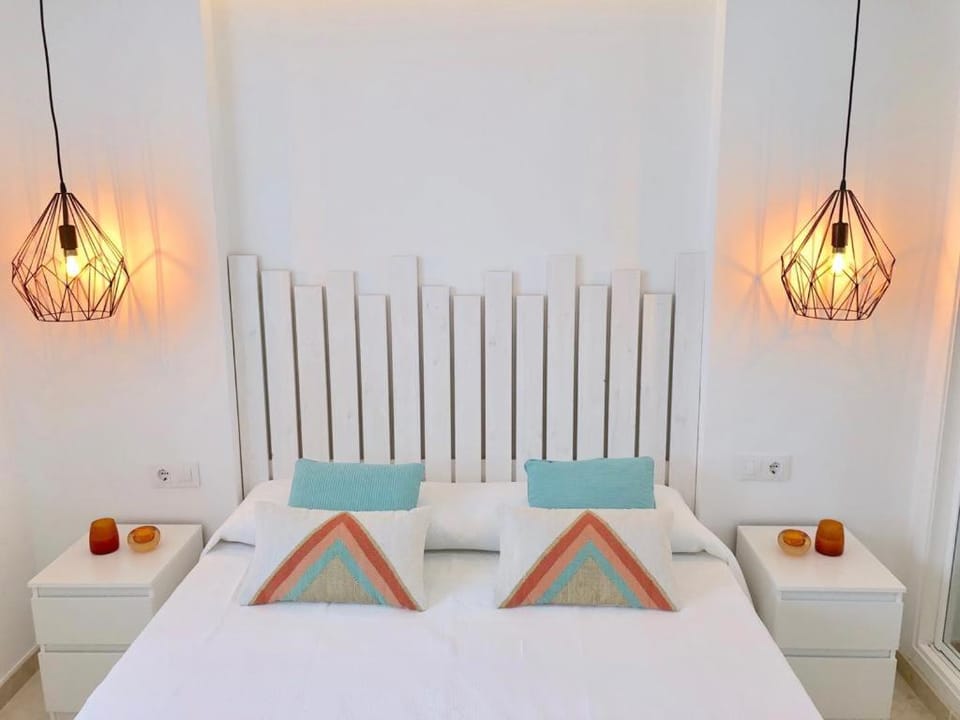 Beachfront Penthouse - Heated Jacuzzi, BBQ & Bikes Apartment in Costa del Sol