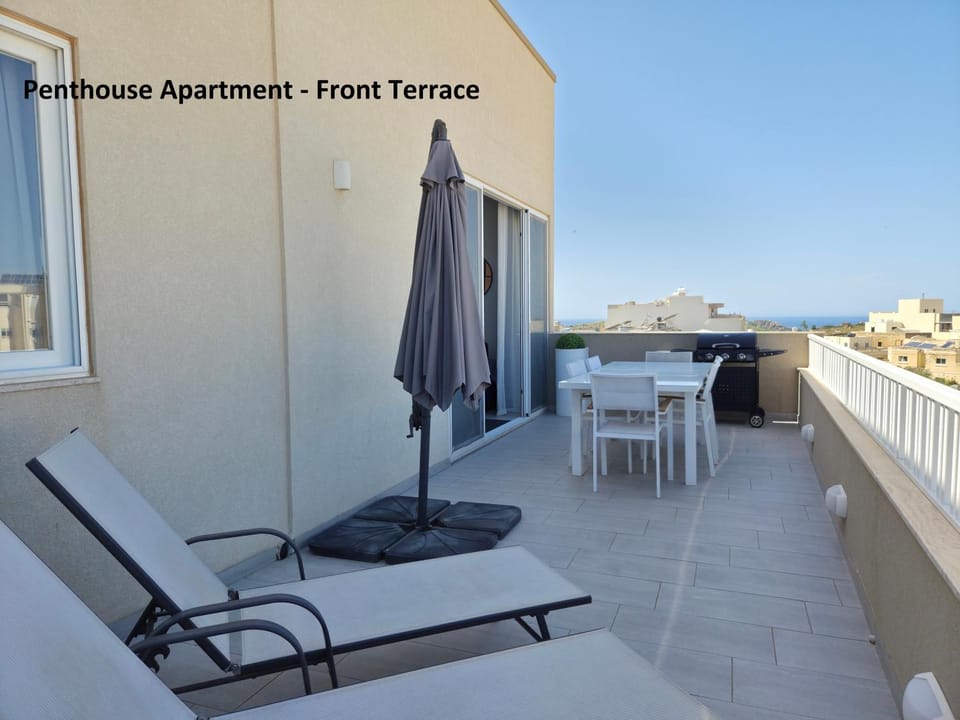 Balcony/Terrace, sunbed