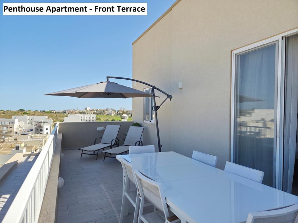 Balcony/Terrace, City view, sunbed