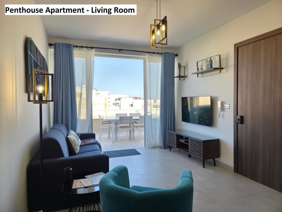 Communal lounge/ TV room, TV and multimedia, Living room