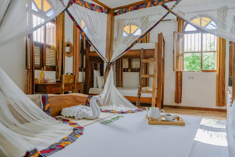 Bedroom, bunk bed