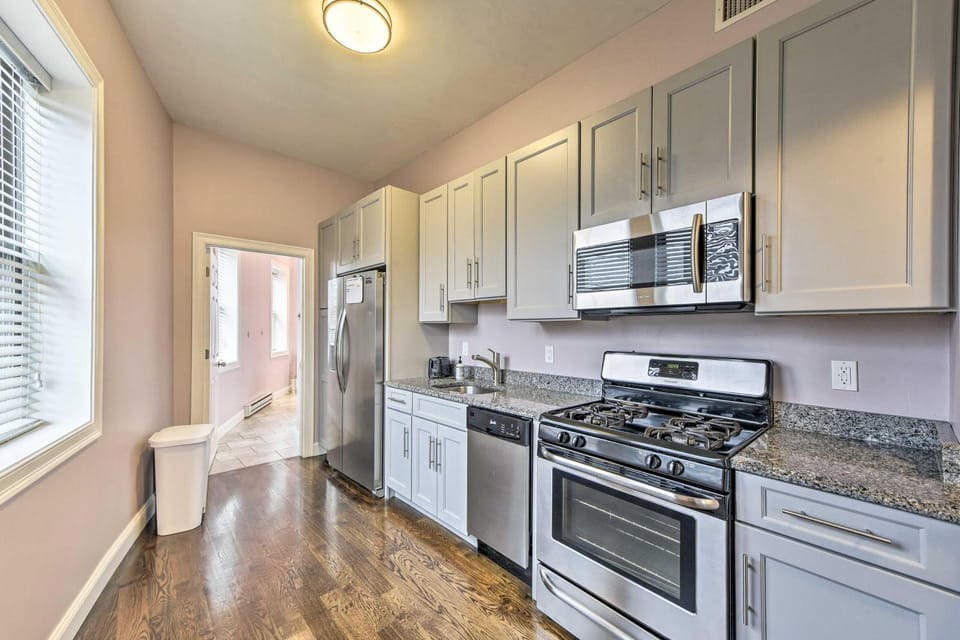 Boston Apartment < 10 Mi to Top Universities Apartment in Revere