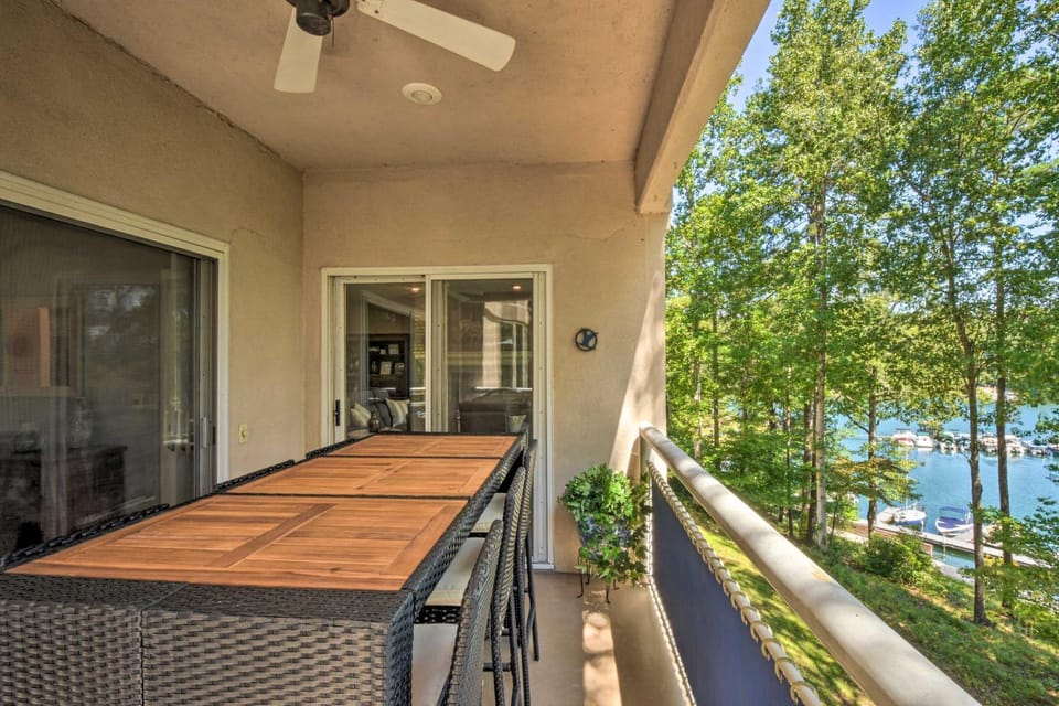 Resort-Style Condo w/ Balcony on Lake Keowee House in Lake Keowee