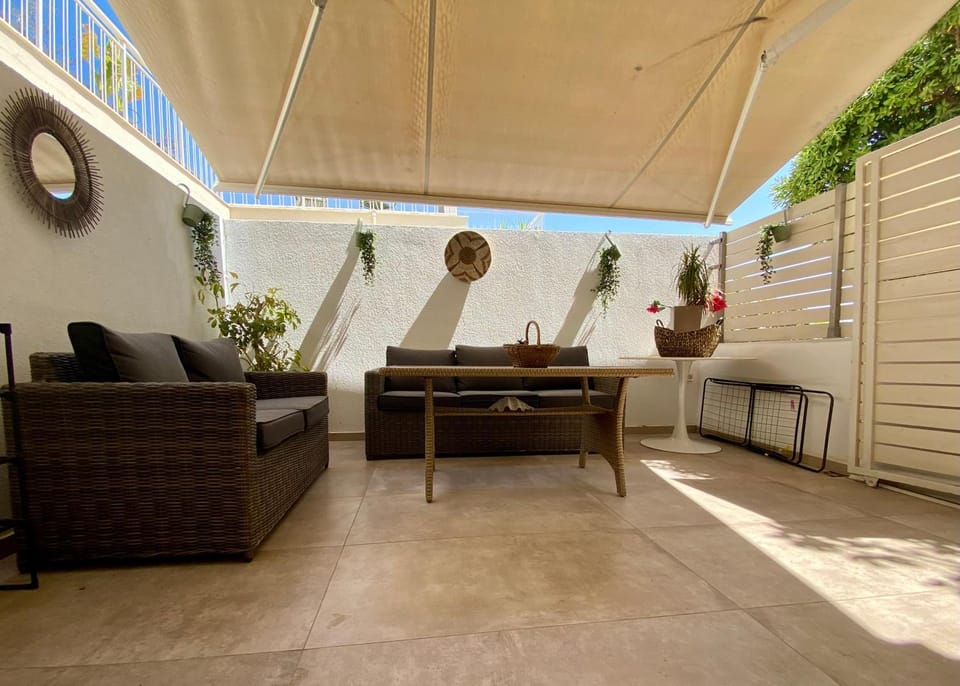 Family & Friends 4-Bedroom beach break! Apartment in Vouliagmeni