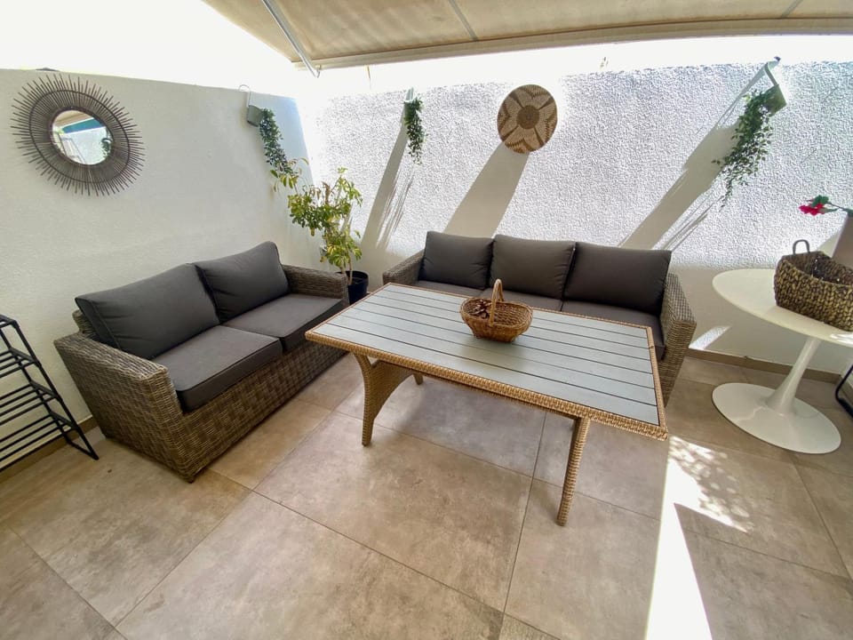 Family & Friends 4-Bedroom beach break! Apartment in Vouliagmeni