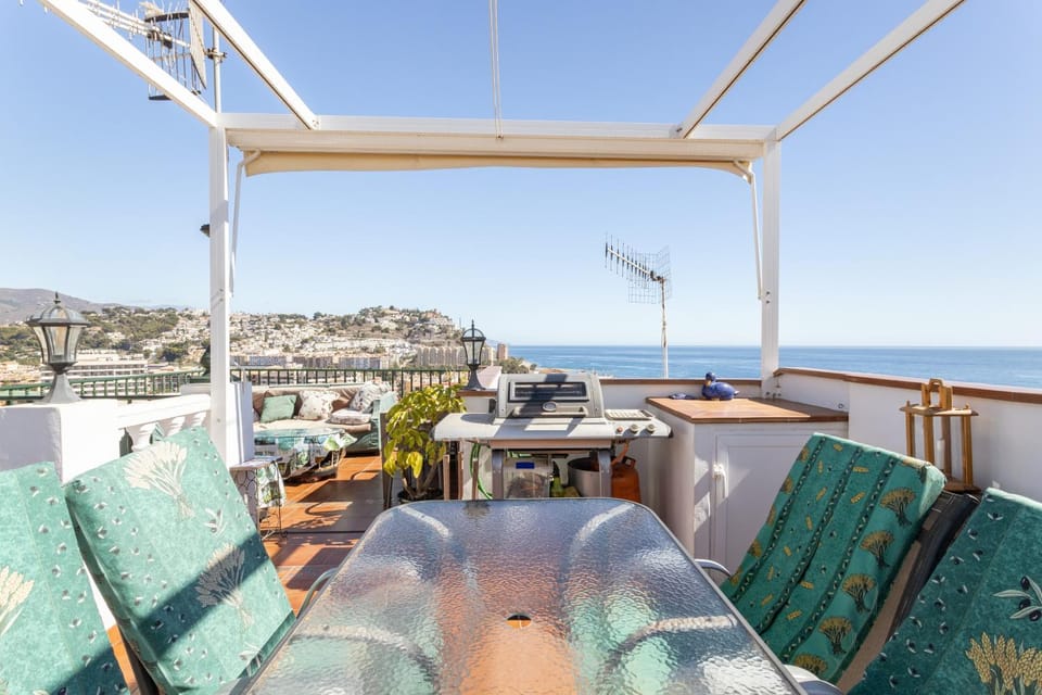 Property building, Balcony/Terrace, Living room