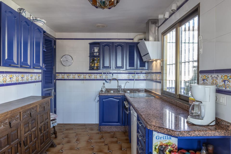 Property building, Kitchen or kitchenette, Living room