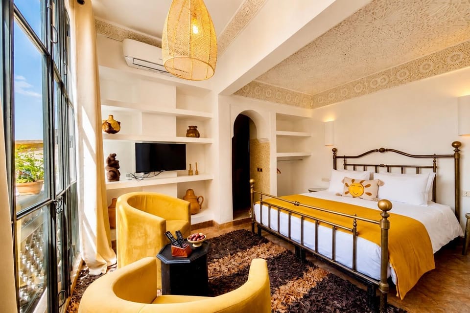 Bed, Photo of the whole room, Bedroom, air conditioner