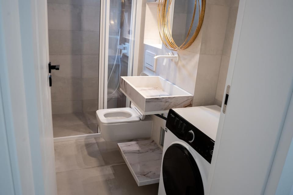 Toilet, Bathroom, washing machine