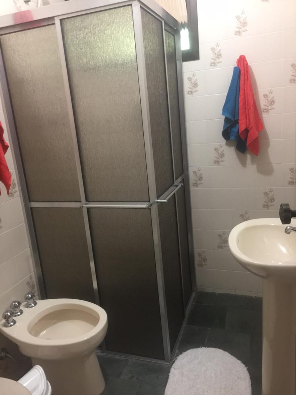Apto. No terreo Enseada Ubatuba com piscina p/ 5 pessoas Apartment in State of São Paulo