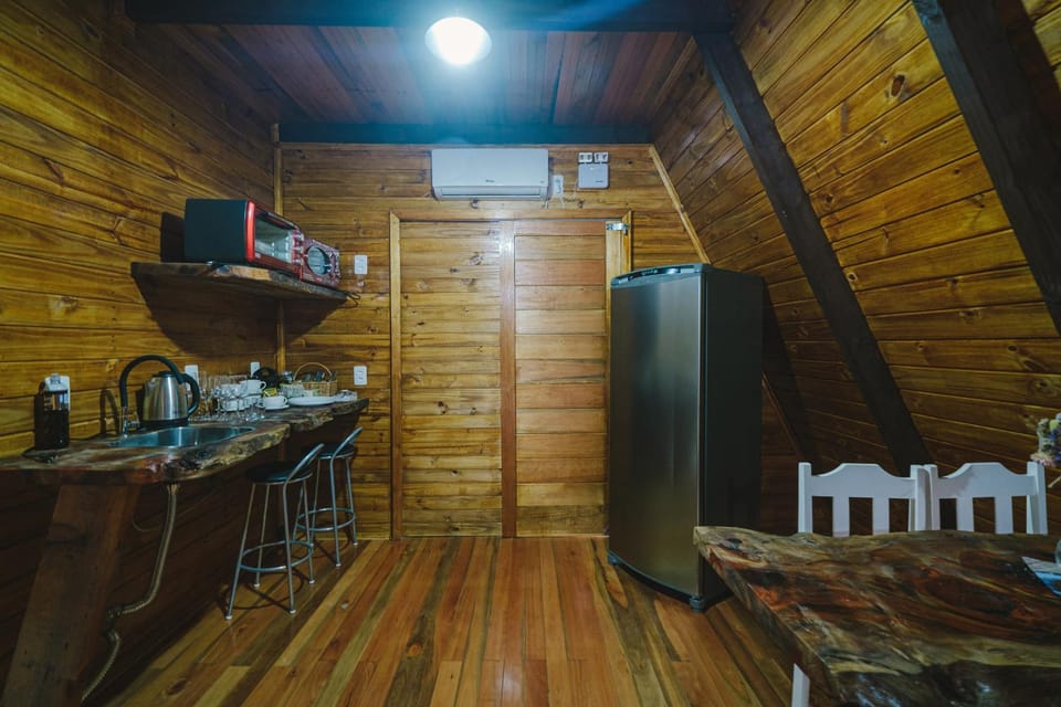 Coffee/tea facilities, Kitchen or kitchenette, Dining area