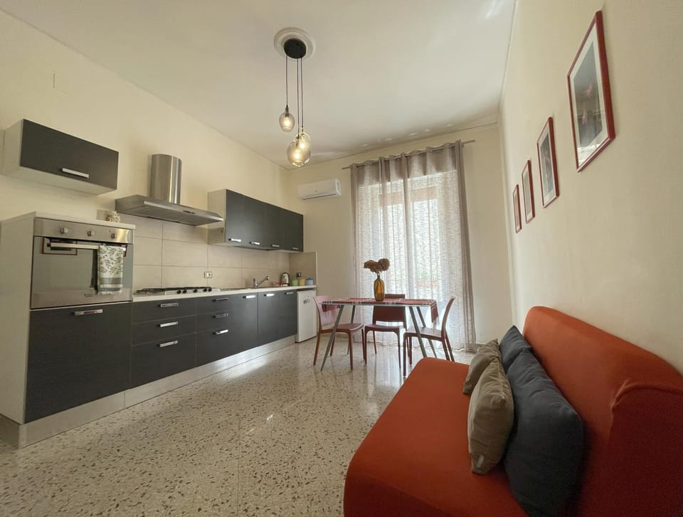 Living room, Photo of the whole room, Seating area, Lunch, oven, kitchen