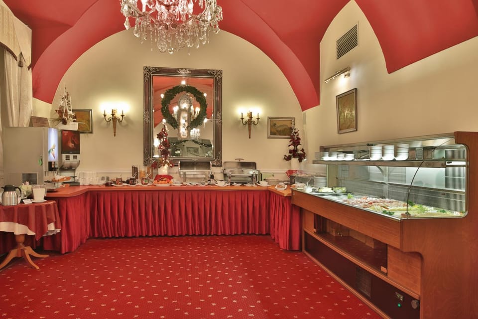 Restaurant/places to eat, Buffet breakfast