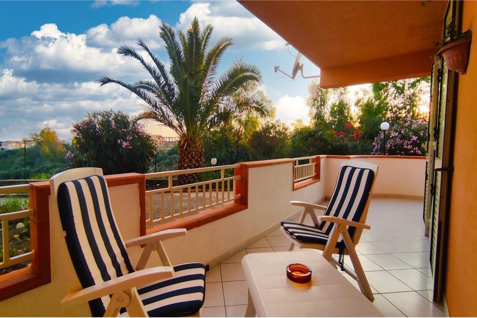 Property building, Balcony/Terrace, Garden view, Landmark view