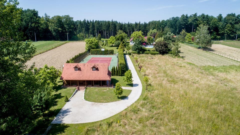 Bird's eye view, Tennis court