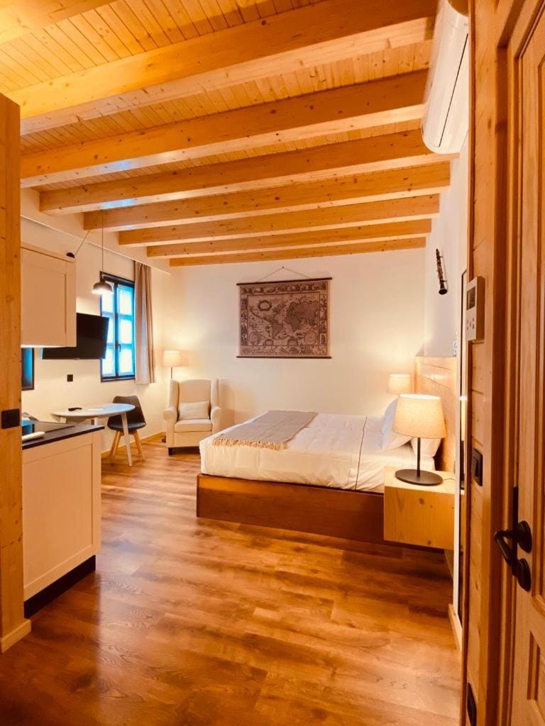 Photo of the whole room, Bedroom