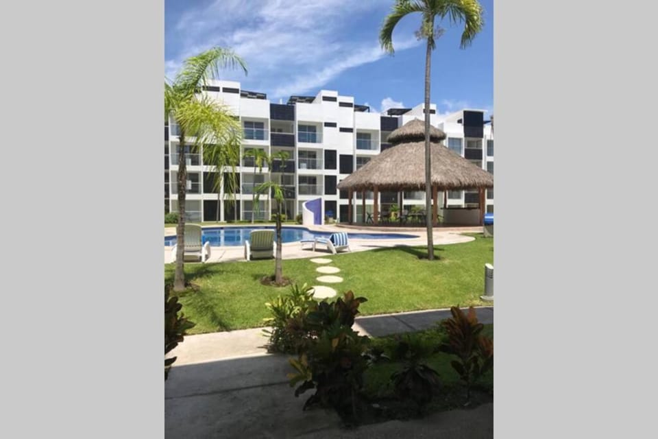 Property building, Garden view, Pool view, Swimming pool