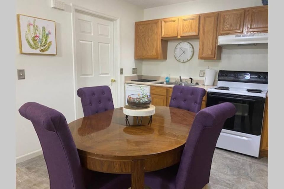 Dining area, dishwasher, pet friendly, stove, kitchen