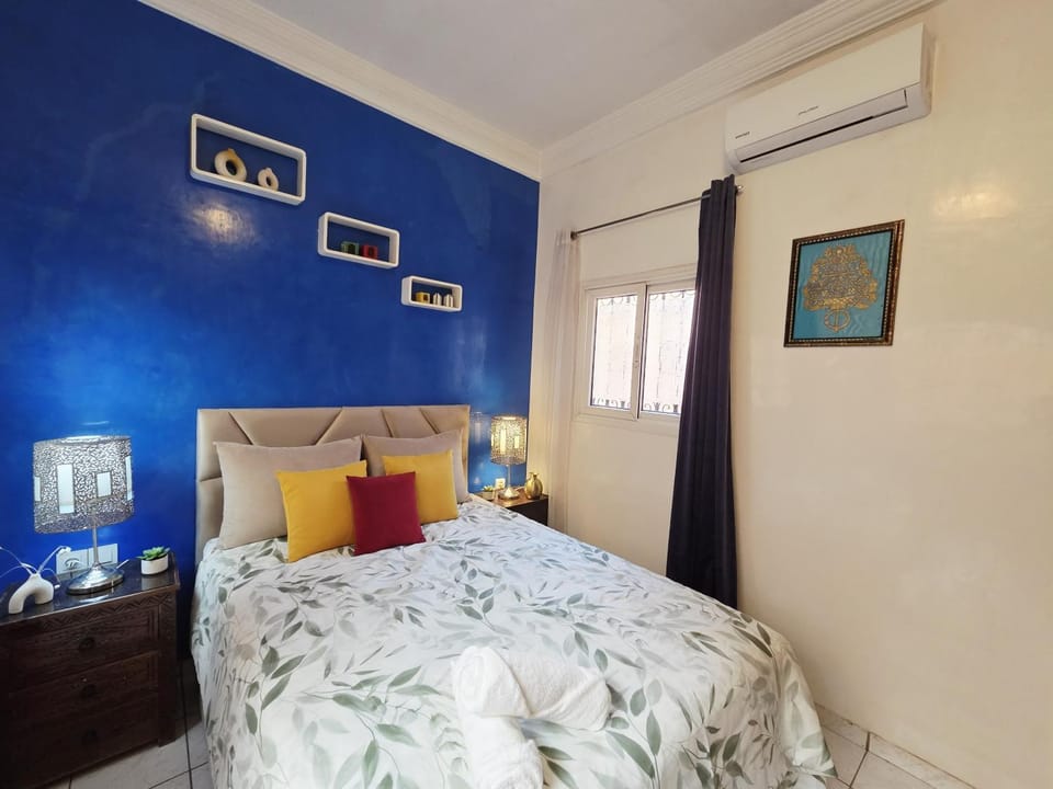 Photo of the whole room, Bedroom