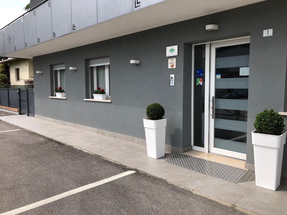 Property building, Facade/entrance