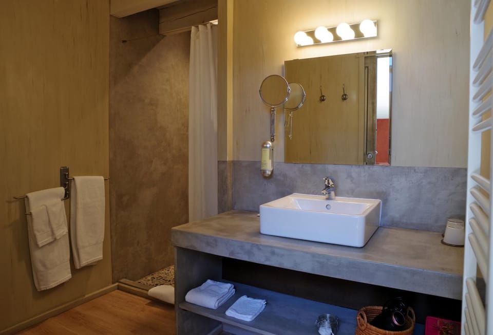 Shower, Bathroom, towels