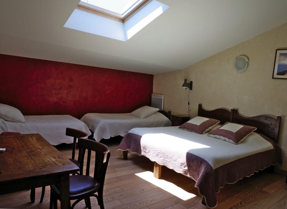 Bed, Photo of the whole room, Seating area, Bedroom