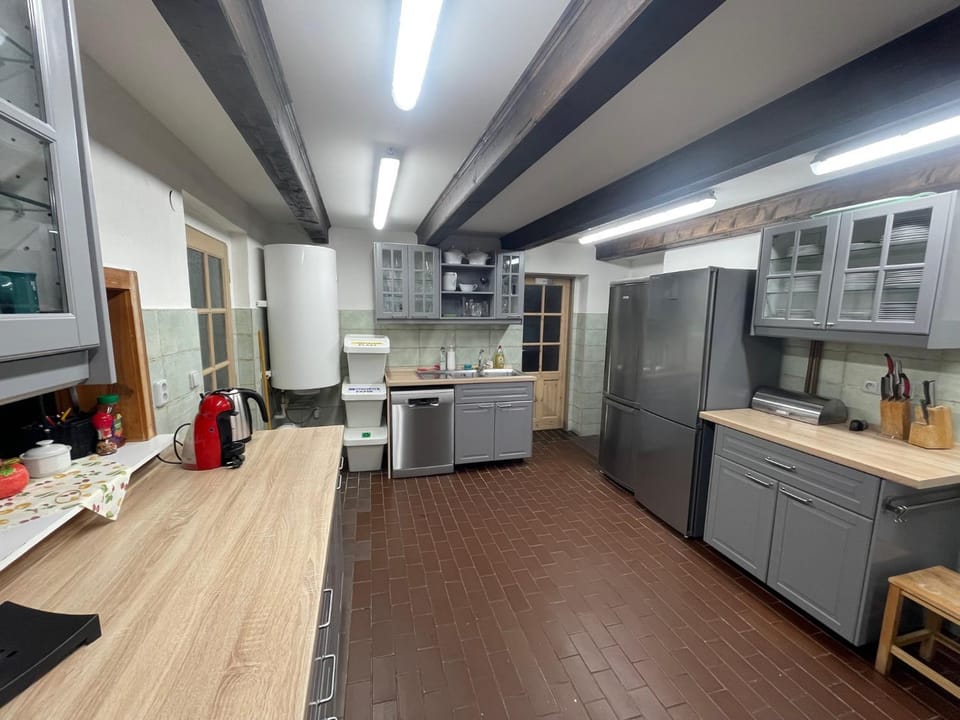 Kitchen or kitchenette, dishwasher