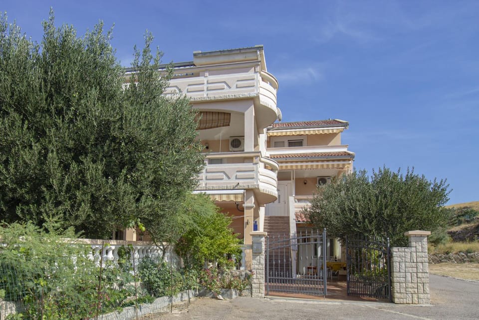 Property building, Garden, Garden view