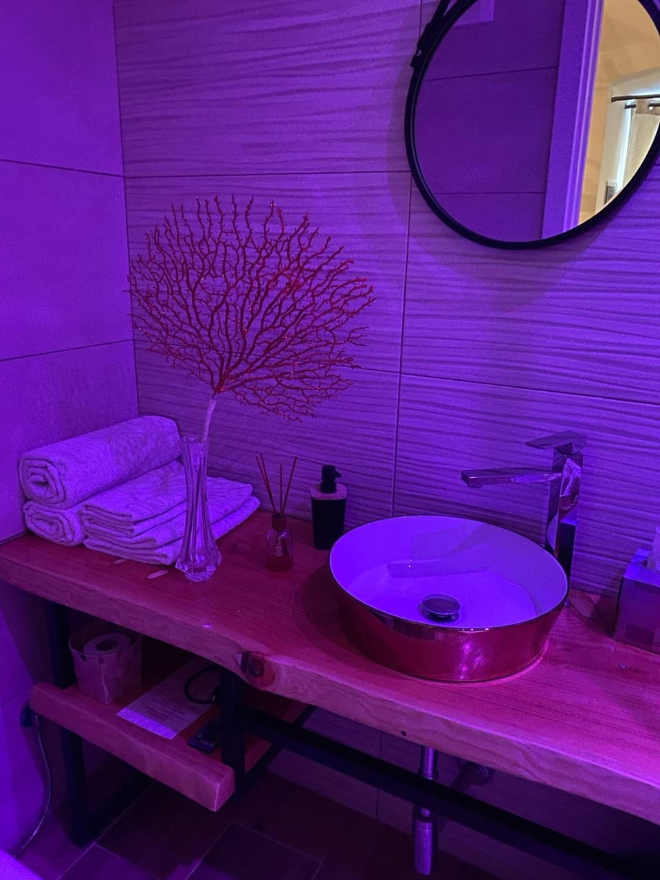 Bathroom, towels