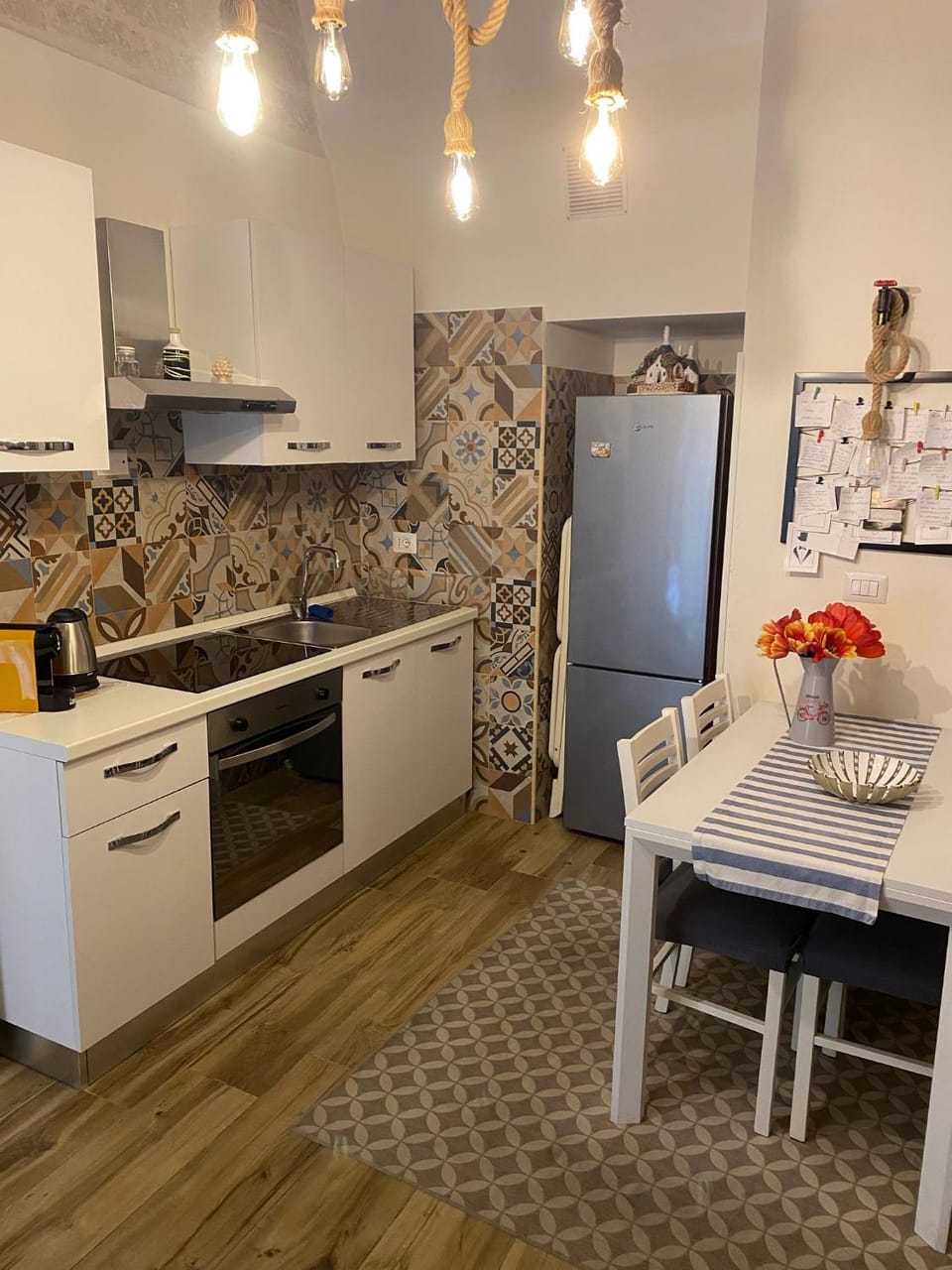 Kitchen or kitchenette, Dining area, oven, stove, Internal: Not applicable to any particular room
