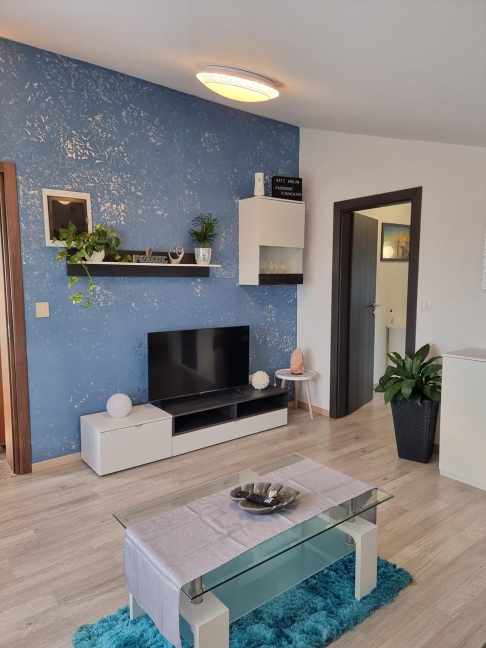 Communal lounge/ TV room, Living room, Seating area
