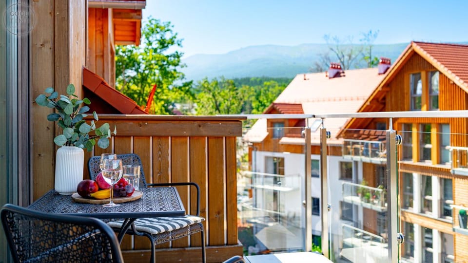 Balcony/Terrace, Mountain view