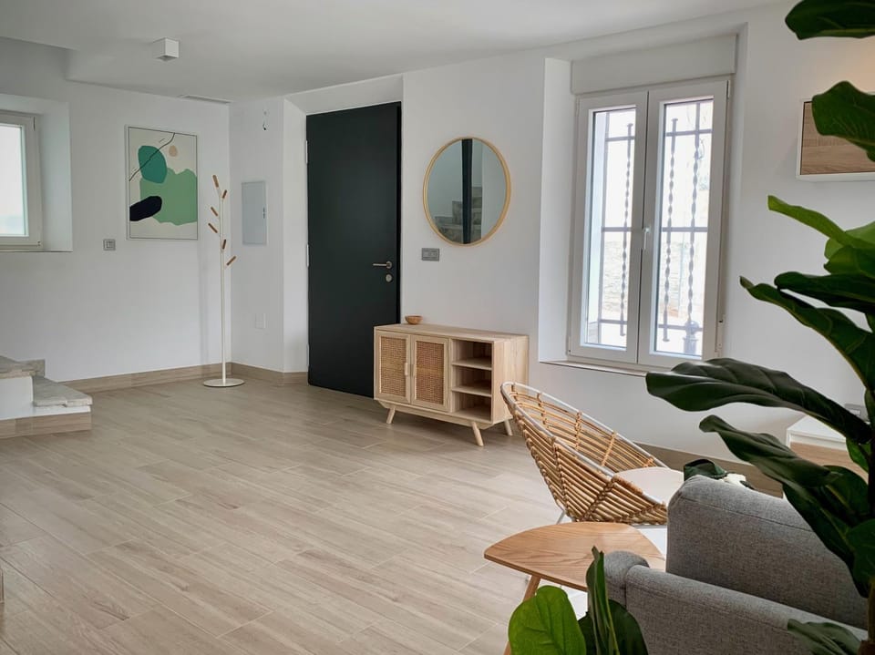 Game Room, Living room, Mountain view, Mountain view
