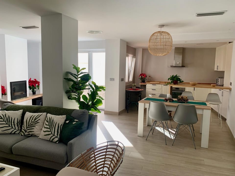 Lounge or bar, flat iron, kitchen