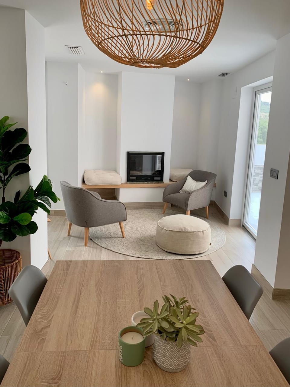 Patio, Balcony/Terrace, Living room, Dining area, flat iron