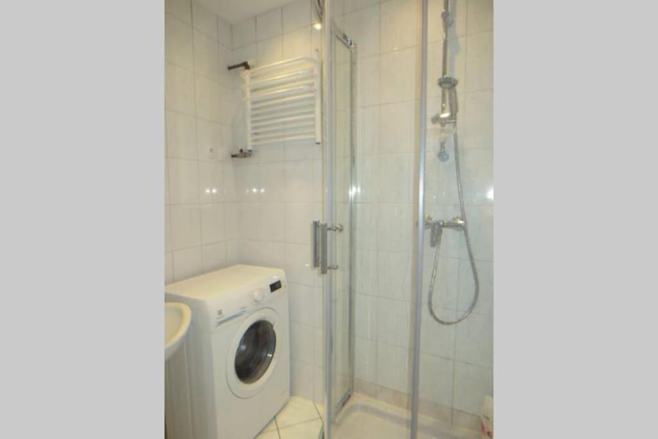Shower, Bathroom, washing machine