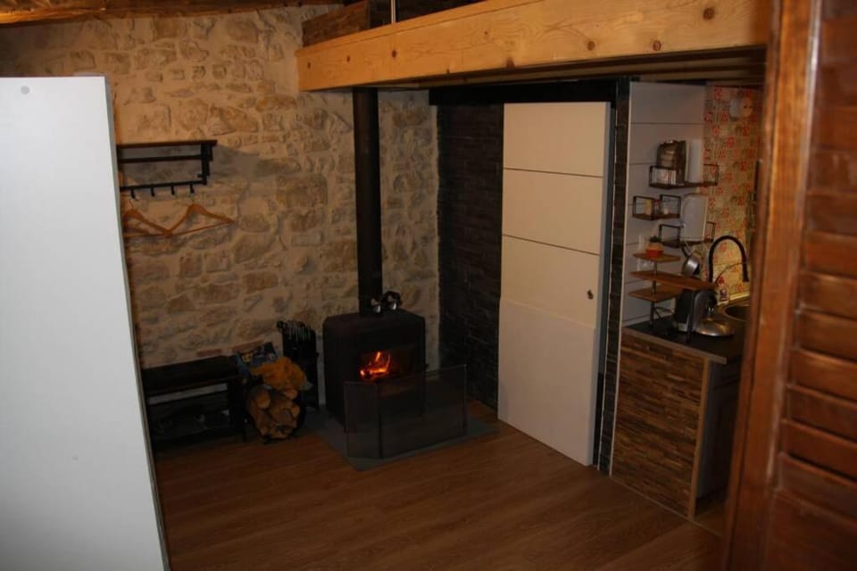 Le Portougais, chalet à Chanaz, la petite Venise savoyarde Apartment in Haute-Savoie